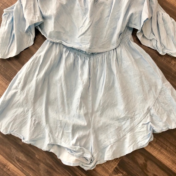 ❌❌ SOLD ❌❌ Fashion Nova Off Shoulder Ruffle Romper - Picture 6 of 8